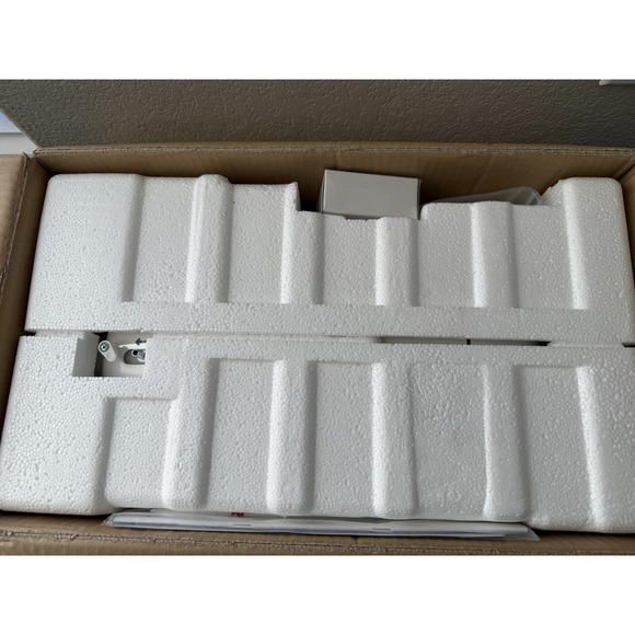 New‎ Singer Stylist II 5625-Computerized Sewing Machine - Picture 2 of 5